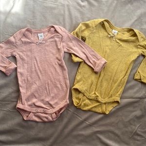 KATE QUINN 12-18m 2 Body suits Long Sleeve
